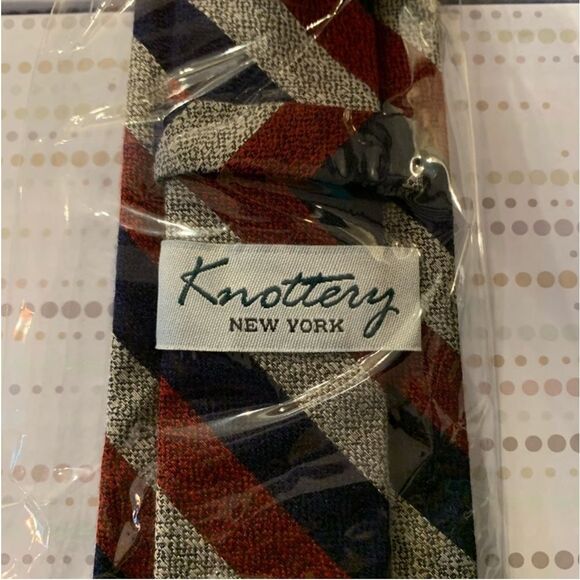 Knottery New York Diagonal Triple Stripe Tie - Picture 6 of 9